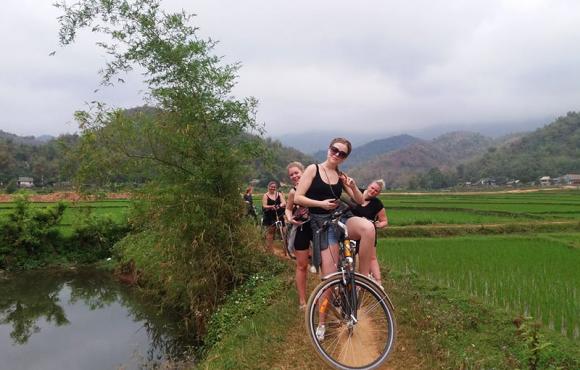 Cycling Pu Luong nature reserve